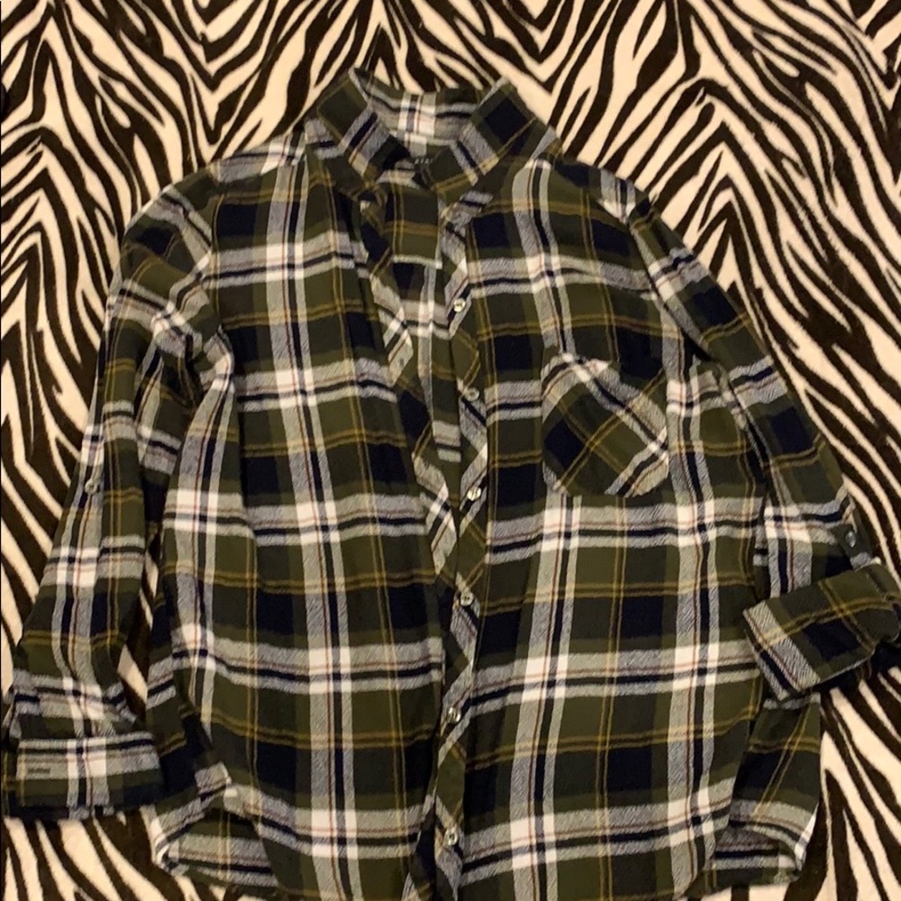 ‼️ 4 for $15 ‼️ Flannel style button down